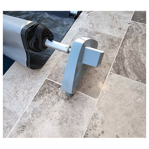 Enrouleur de bâche de piscine à barres motorisé PADOLO